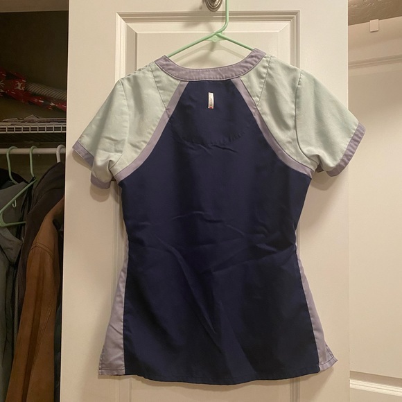 GREY’S ANATOMY and BARCO mint green and navy scrub top - Picture 2 of 2